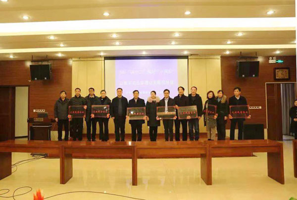 隆华科技被授予“百企包百户”精准扶贫行动先进民企称号