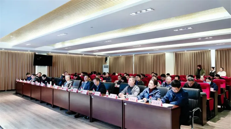 校企合作新篇章——郑州大学洛阳产业技术研究院与丰联科光电（洛阳）股份有限公司校企联合创新中心正式揭牌